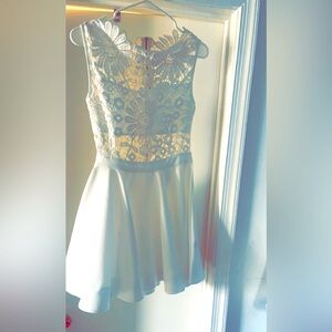 Beautiful White Mini Dress. Size Small. Wonderful Quality.